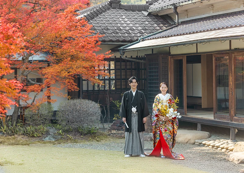 サクラヒルズの紅葉で撮る和装フォトウェディング